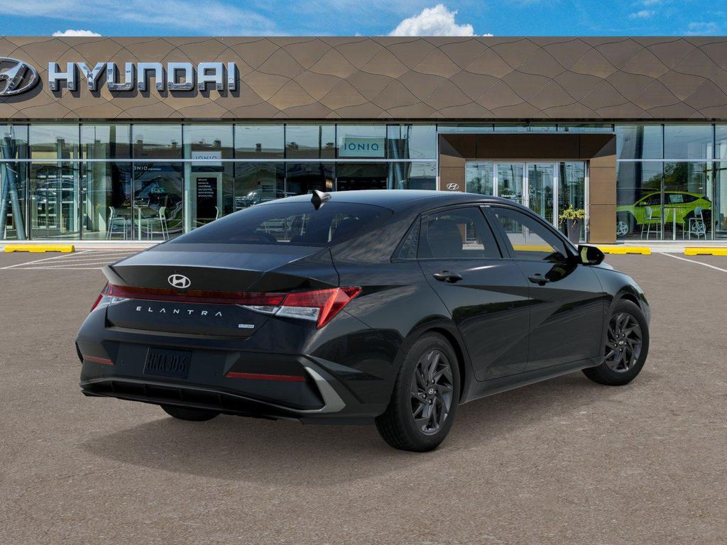Thumbnail: 2025 Hyundai Elantra - 4