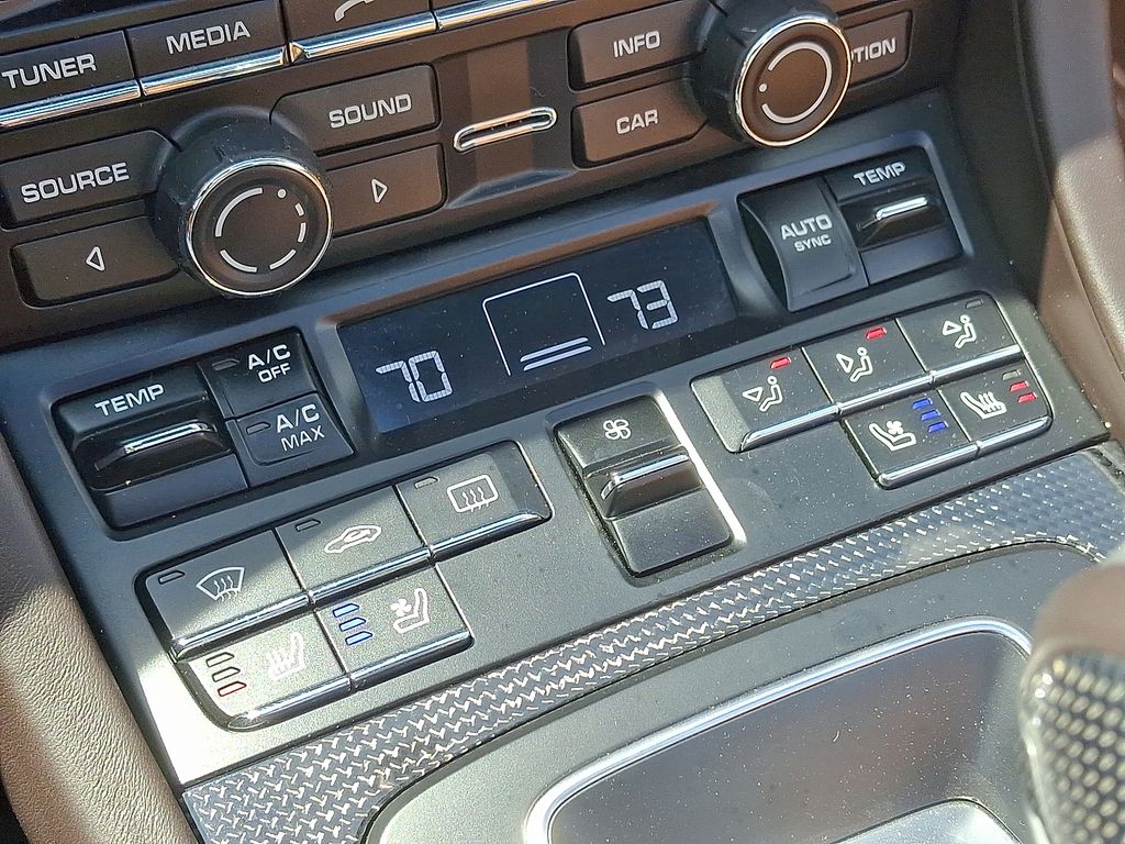 2015 Porsche 911 Turbo S 15
