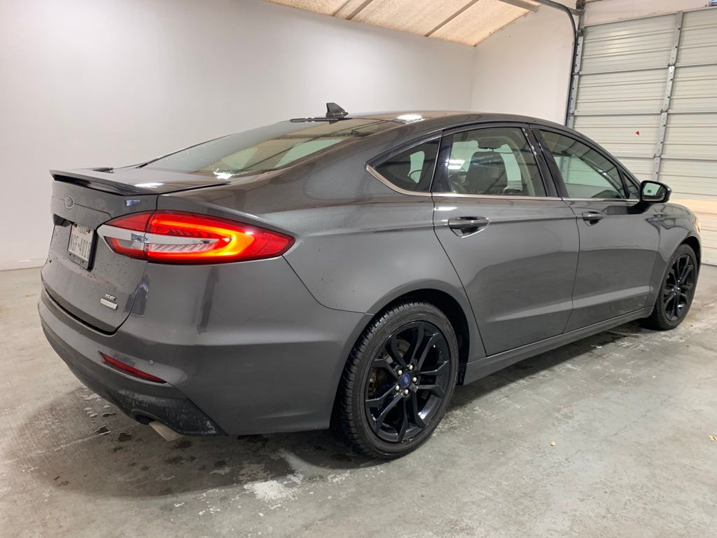 2020 Ford Fusion SE 4