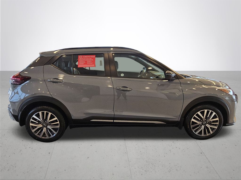 2023 Nissan Kicks SR photo 2
