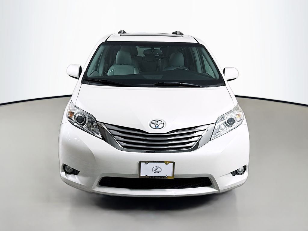 Thumbnail: 2017 Toyota Sienna - 2