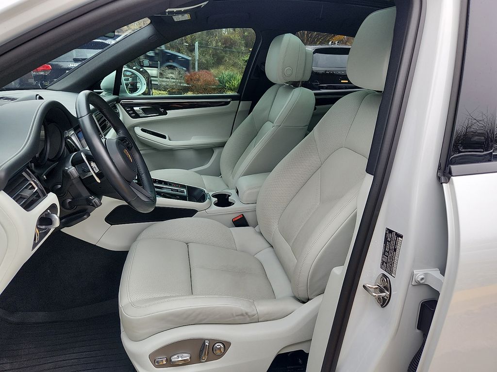 Thumbnail: 2022 Porsche Macan - 13