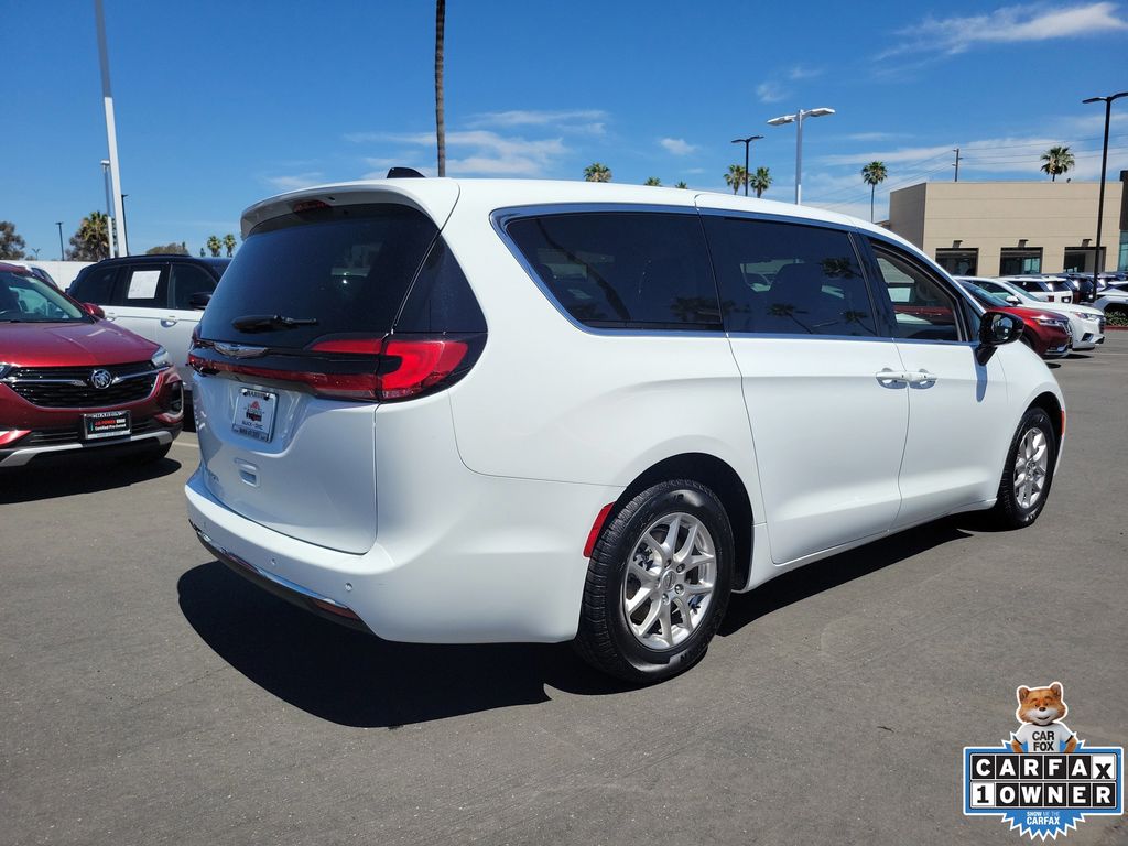 View vehicle photo 4