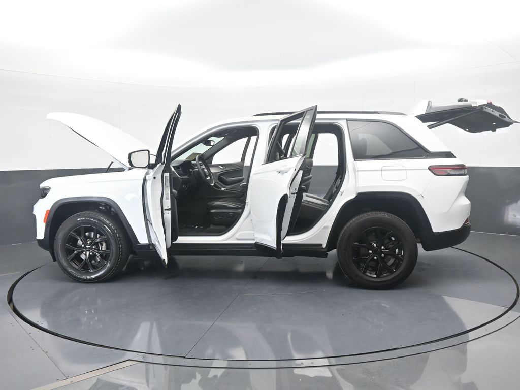 Used 2024 Bright White Clearcoat Jeep Altitude X image 79