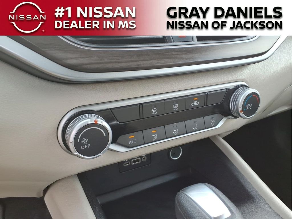 Used 2025 Nissan Altima Sedan