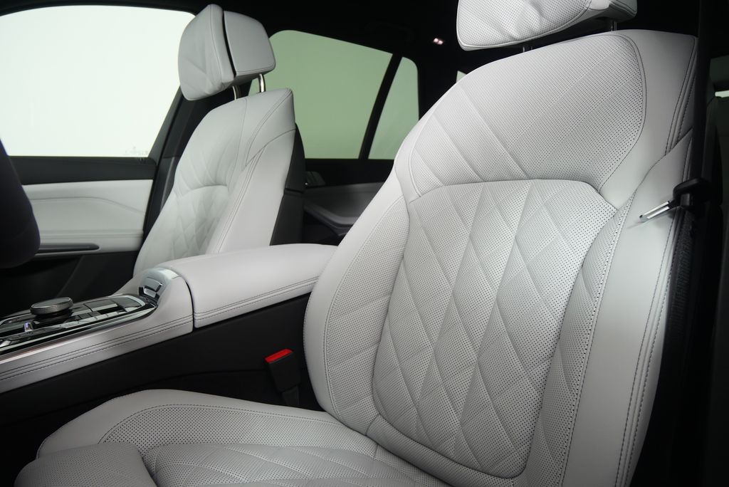 Thumbnail: 2026 BMW X5 - 11