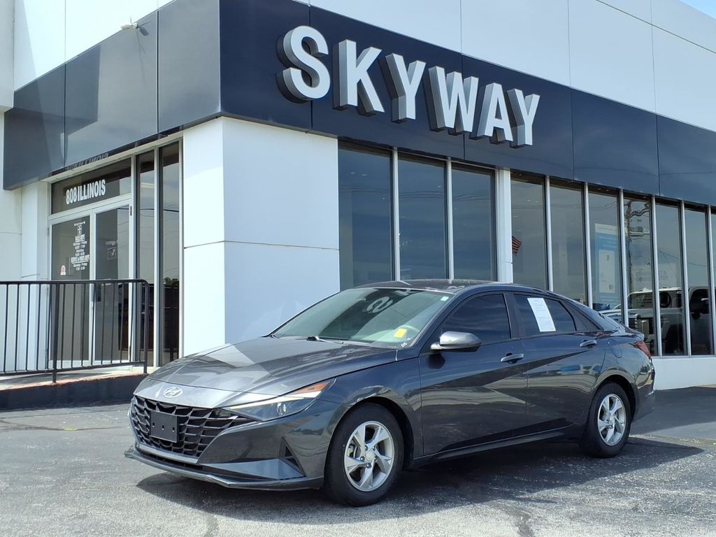 2022 Hyundai Elantra SE FWD