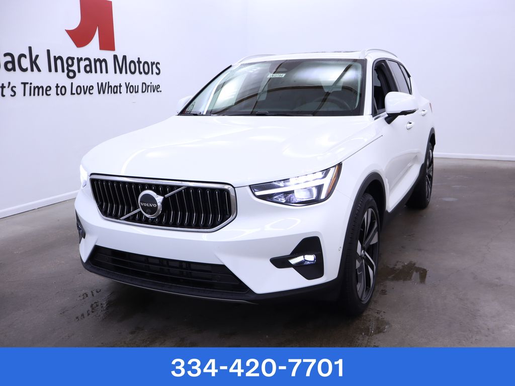 new 2025 Volvo XC40 car, priced at $39,969