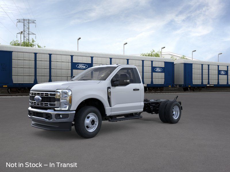 Oxford White 2026 Ford F-350 Super Duty Chassis Pickup Truck Four-Wheel Drive Automatic