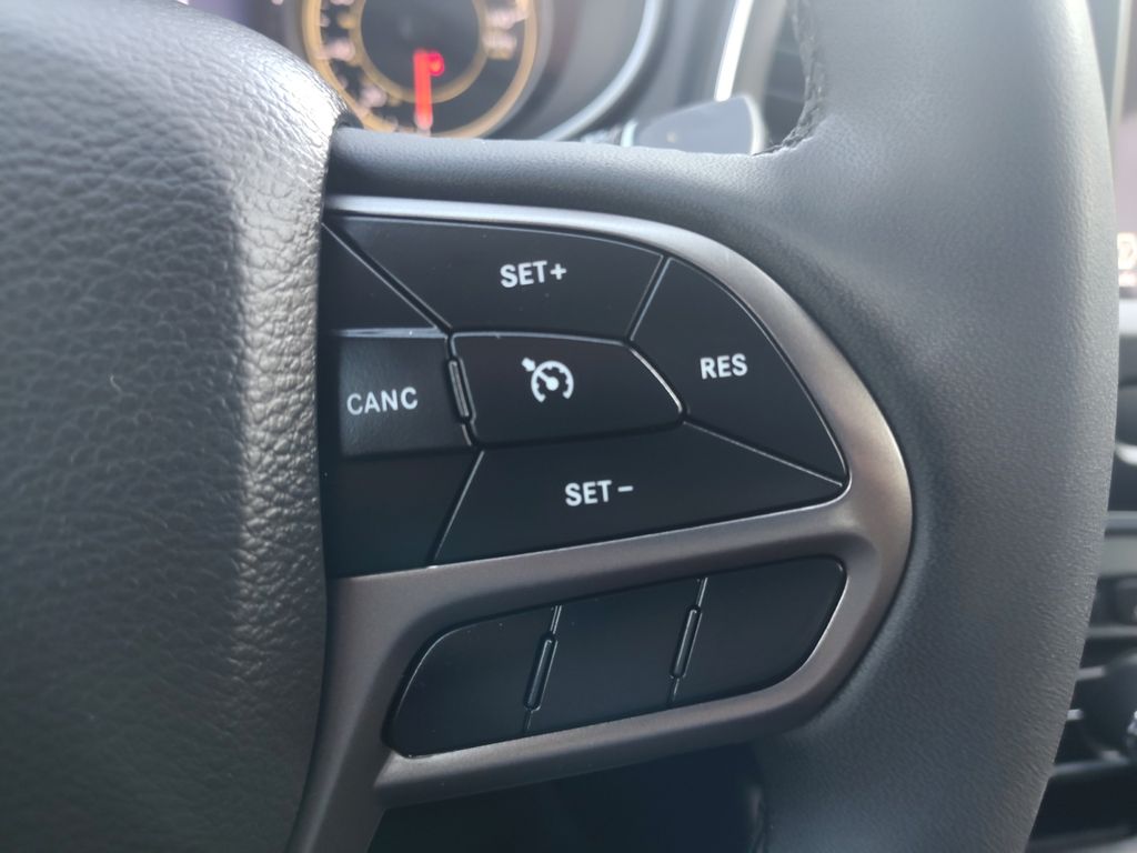 Used Car 2022 Jeep Cherokee  Latitude Lux For Sale Under $25,000 In Austin, Texas