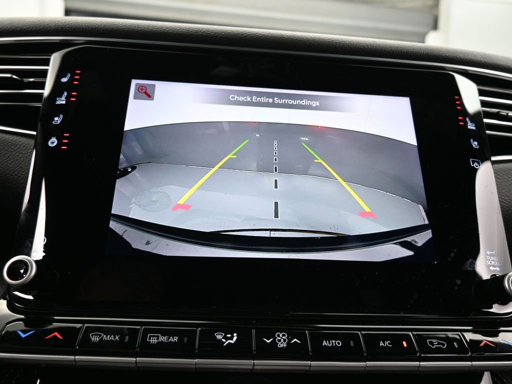 Used 2024 Diamond Black Crystal Pearlcoat Jeep Base image 20