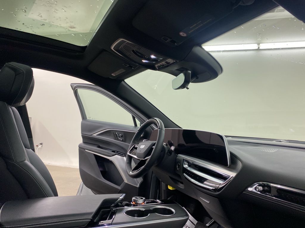 2024 Cadillac LYRIQ Luxury photo