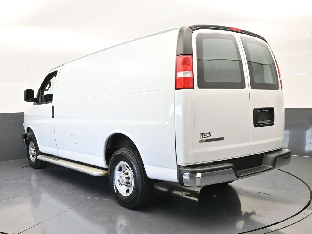 Used 2024 Summit White Chevrolet Work Van image 4