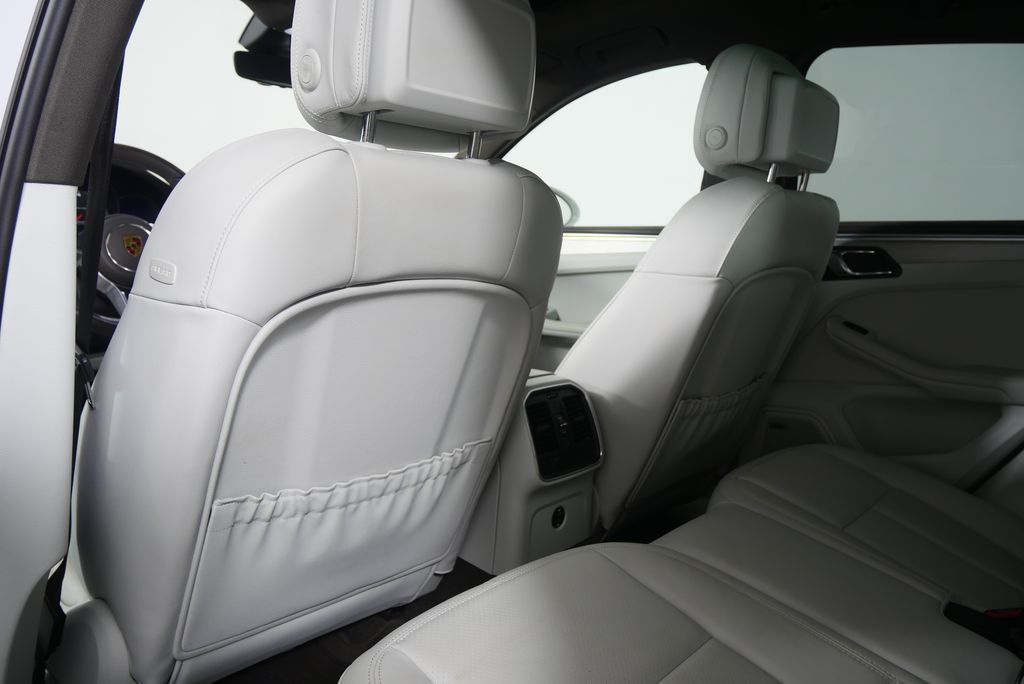 Thumbnail: 2021 Porsche Macan - 18