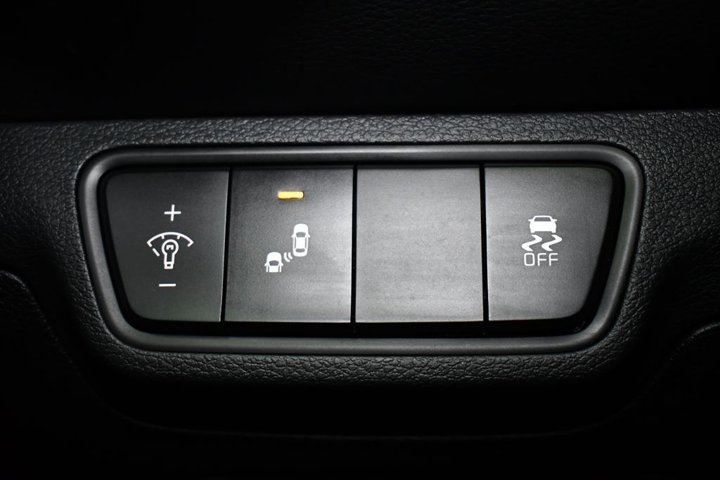 Thumbnail: 2023 Kia Forte - 21