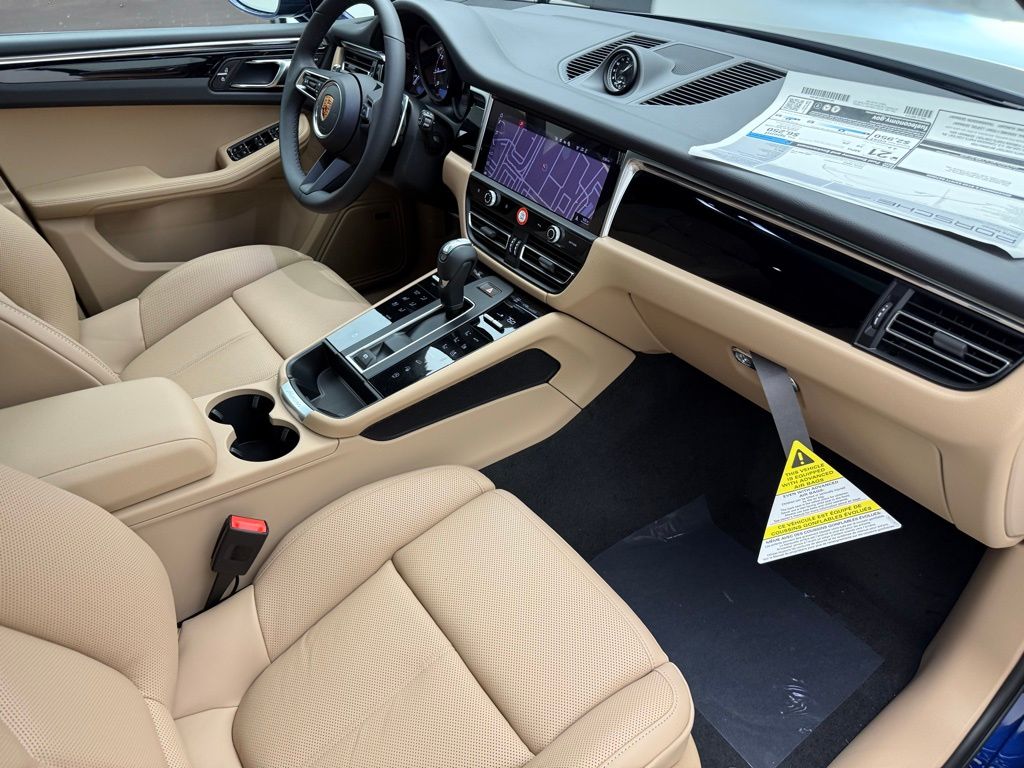 Thumbnail: 2026 Porsche Macan - 32