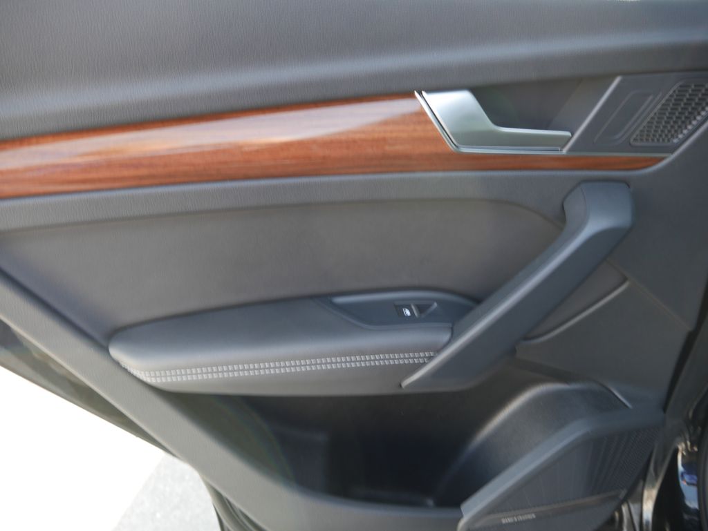 Thumbnail: 2023 Audi Q5 - 21