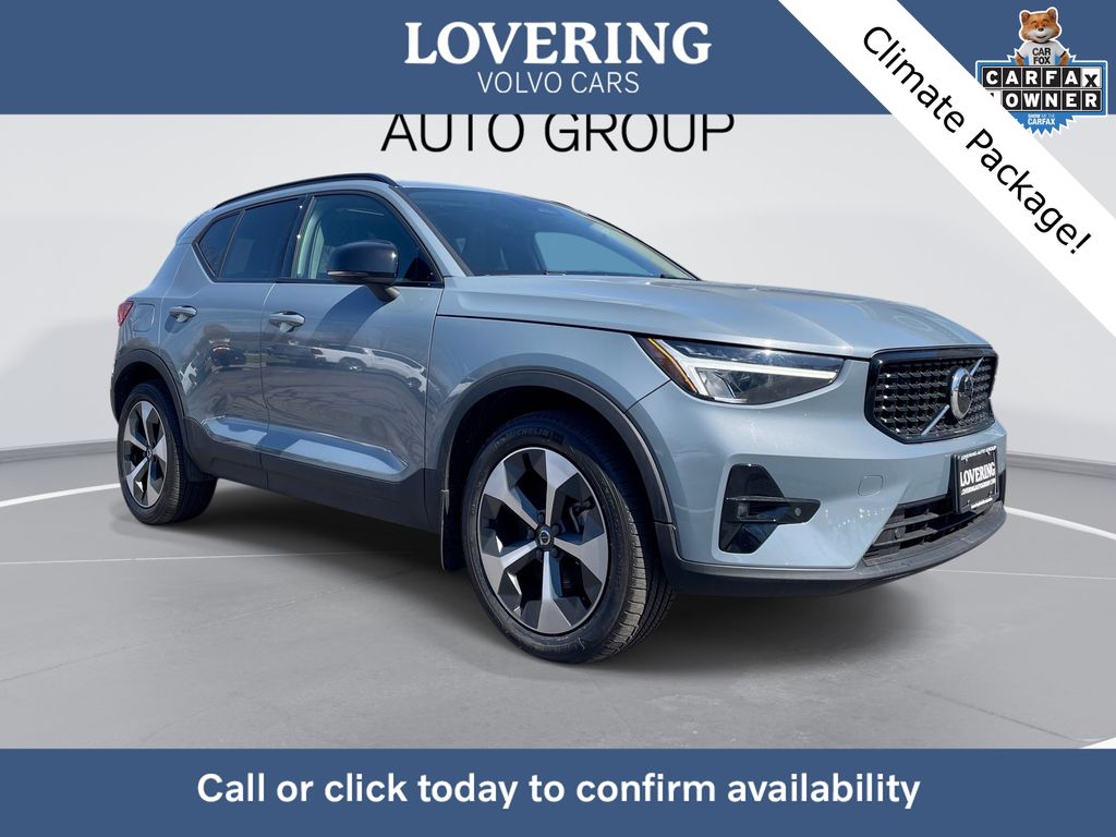 Gray Metallic 2023 Volvo XC40 B5 Plus Dark Theme AWD SUV / Crossover All-Wheel Drive Automatic