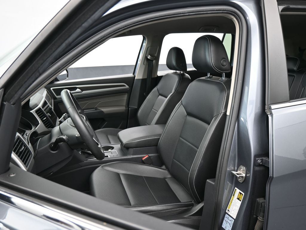 Used 2021 Gray Volkswagen 3.6L V6 SE w/Technology image 10