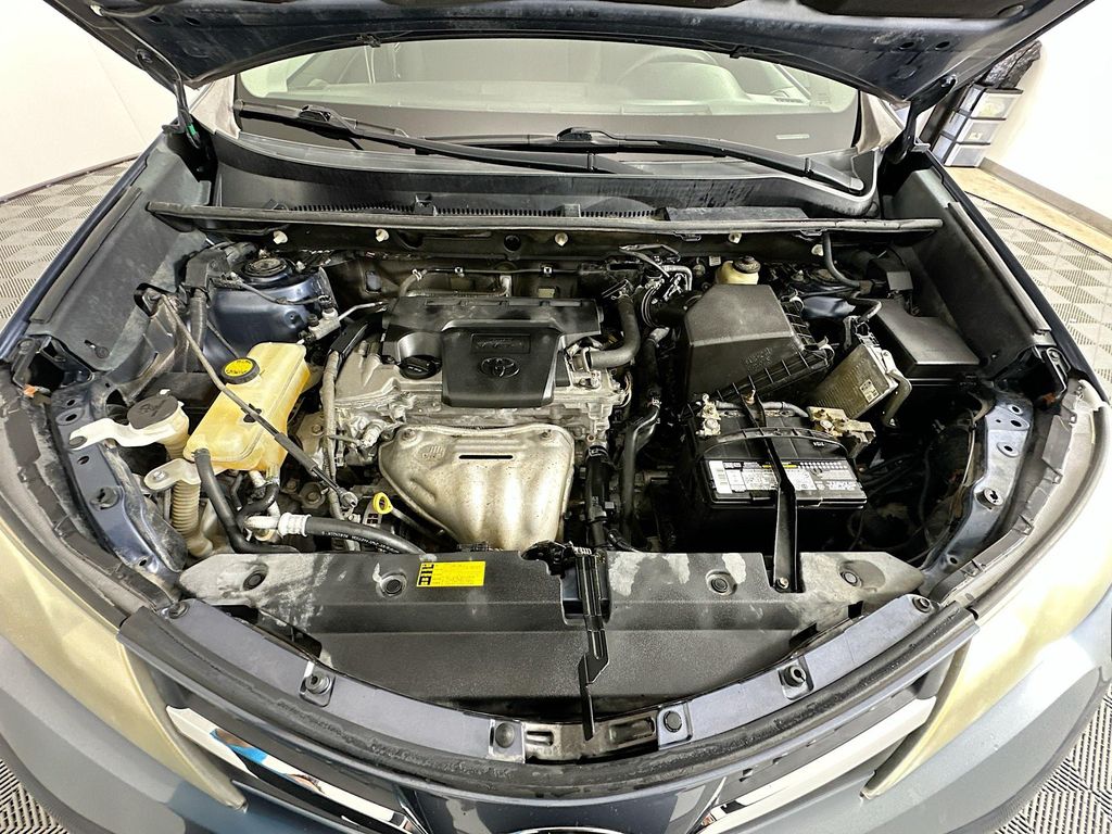 2014 Toyota RAV4 LE 28
