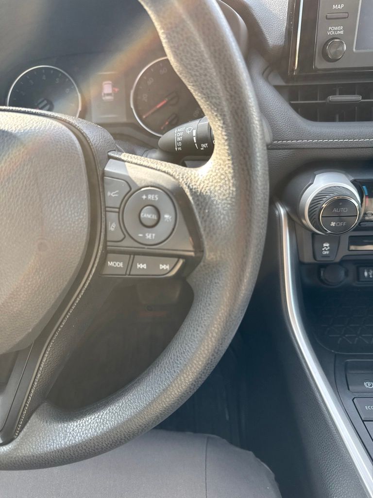 Thumbnail: 2019 Toyota RAV4 - 12