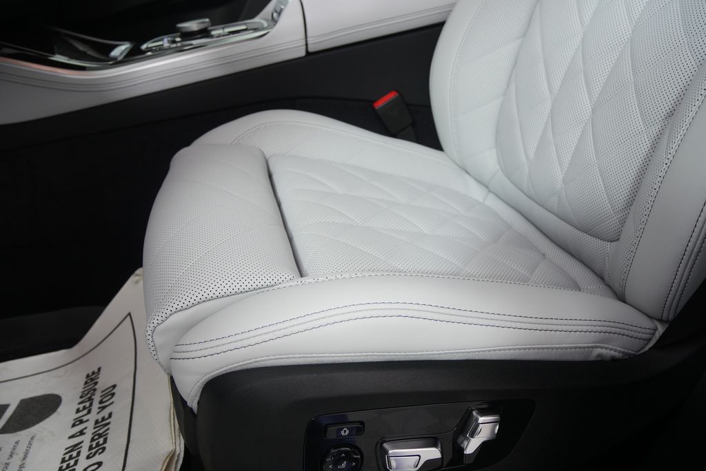 Thumbnail: 2026 BMW X5 - 9