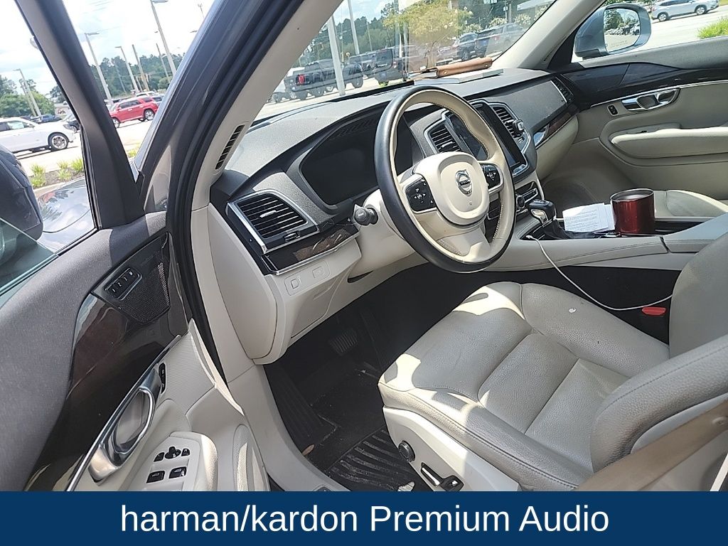 2019 Volvo XC90 T6 Momentum
