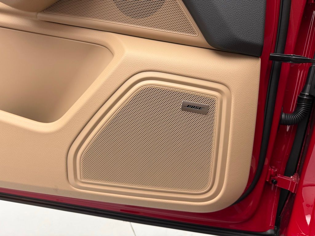 Thumbnail: 2026 Porsche Macan - 20