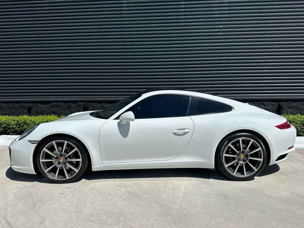 Thumbnail: 2017 Porsche 911 - 2