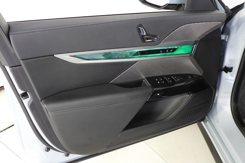 Thumbnail: 2024 BMW 7 Series - 7