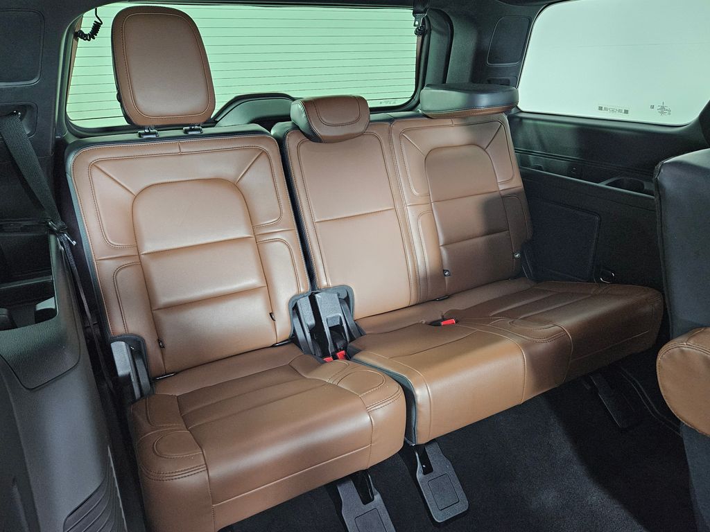 Thumbnail: 2022 Lincoln Navigator - 21