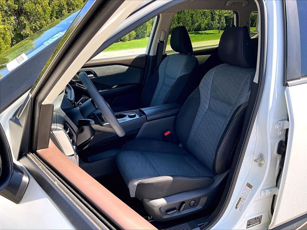 2023 Nissan Rogue — photo 10