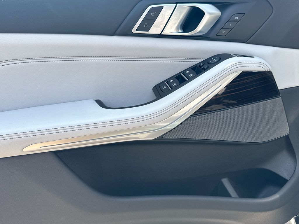 2025 BMW X5 xDrive40i 13
