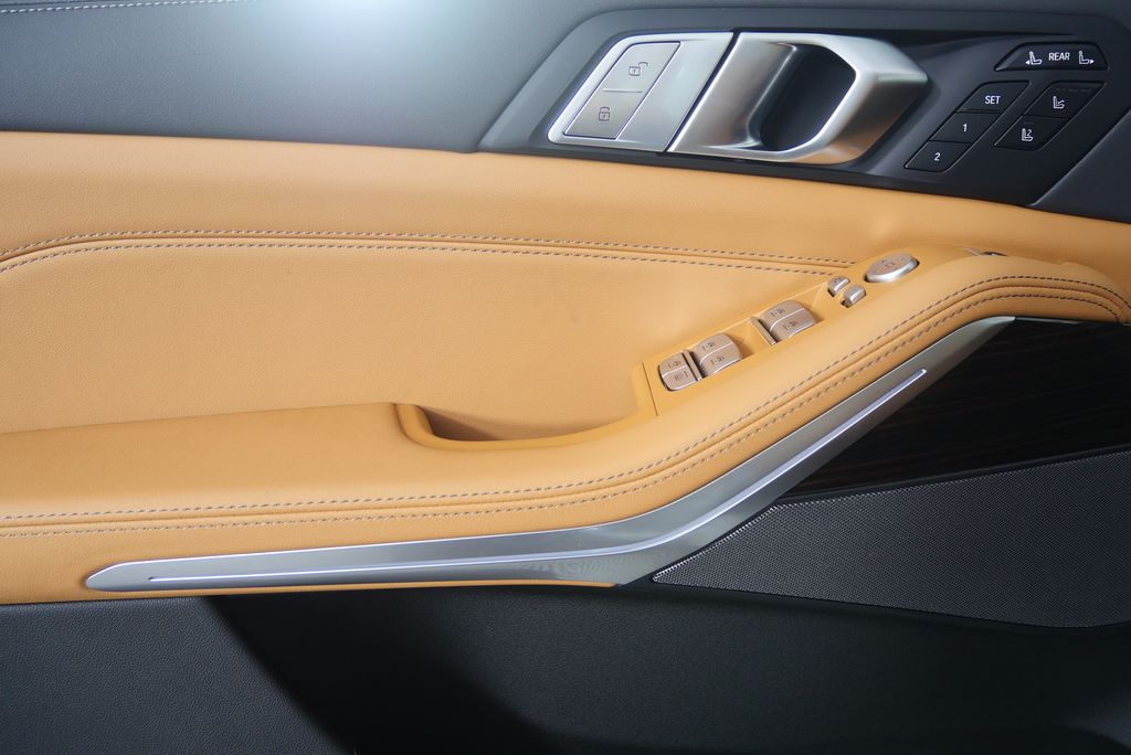 Thumbnail: 2026 BMW X7 - 9