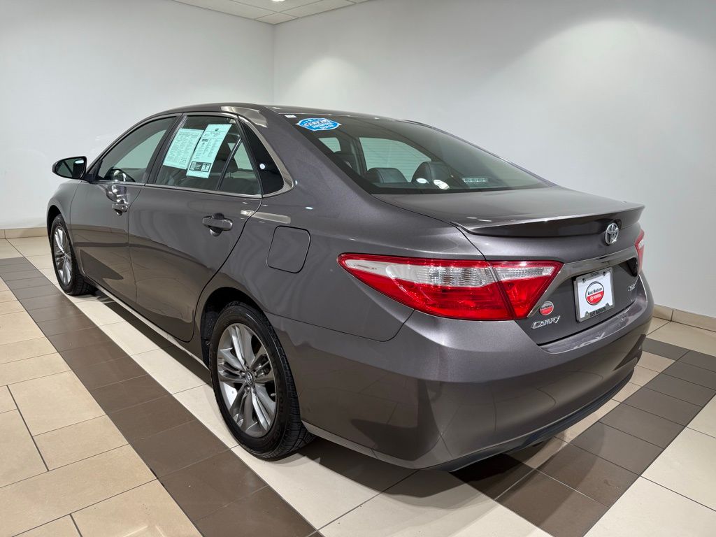 2017 Toyota Camry SE 3