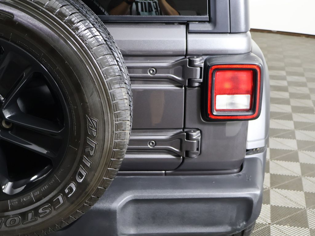 Used 2023 Gray Jeep Altitude image 14