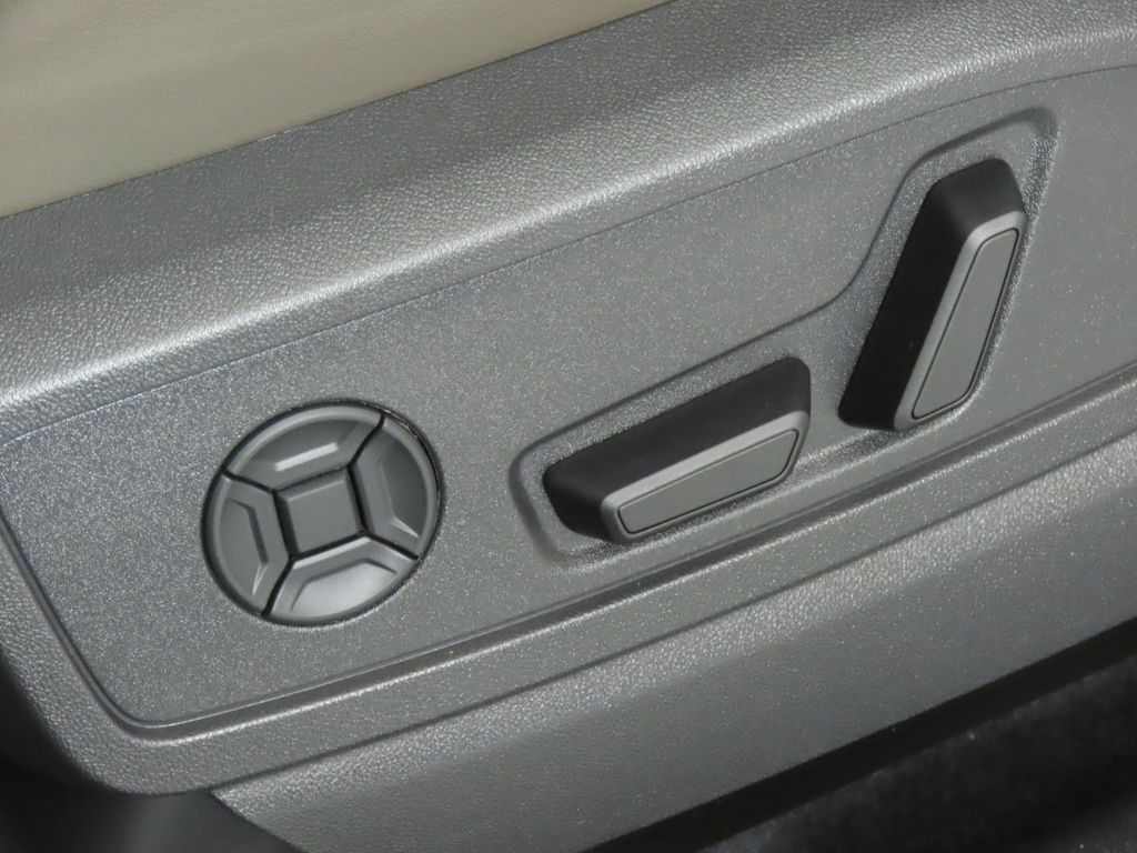 Thumbnail: 2025 Audi Q5 - 32