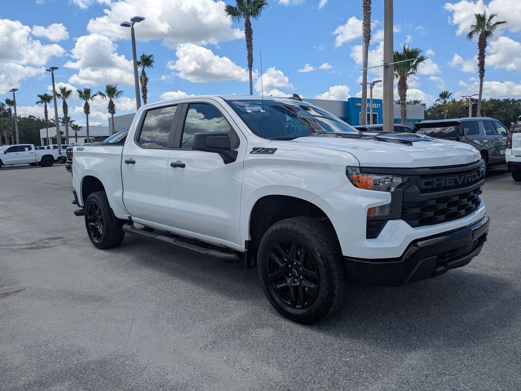 Summit White 2025 Chevrolet Silverado 1500 Custom Trail Boss Crew Cab 4WD Pickup Truck Four-Wheel Drive 8-Speed Automatic