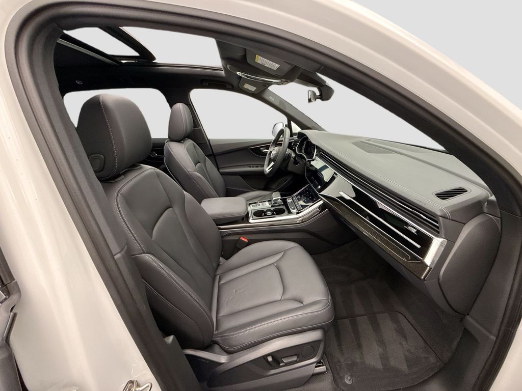 Thumbnail: 2025 Audi Q7 - 19