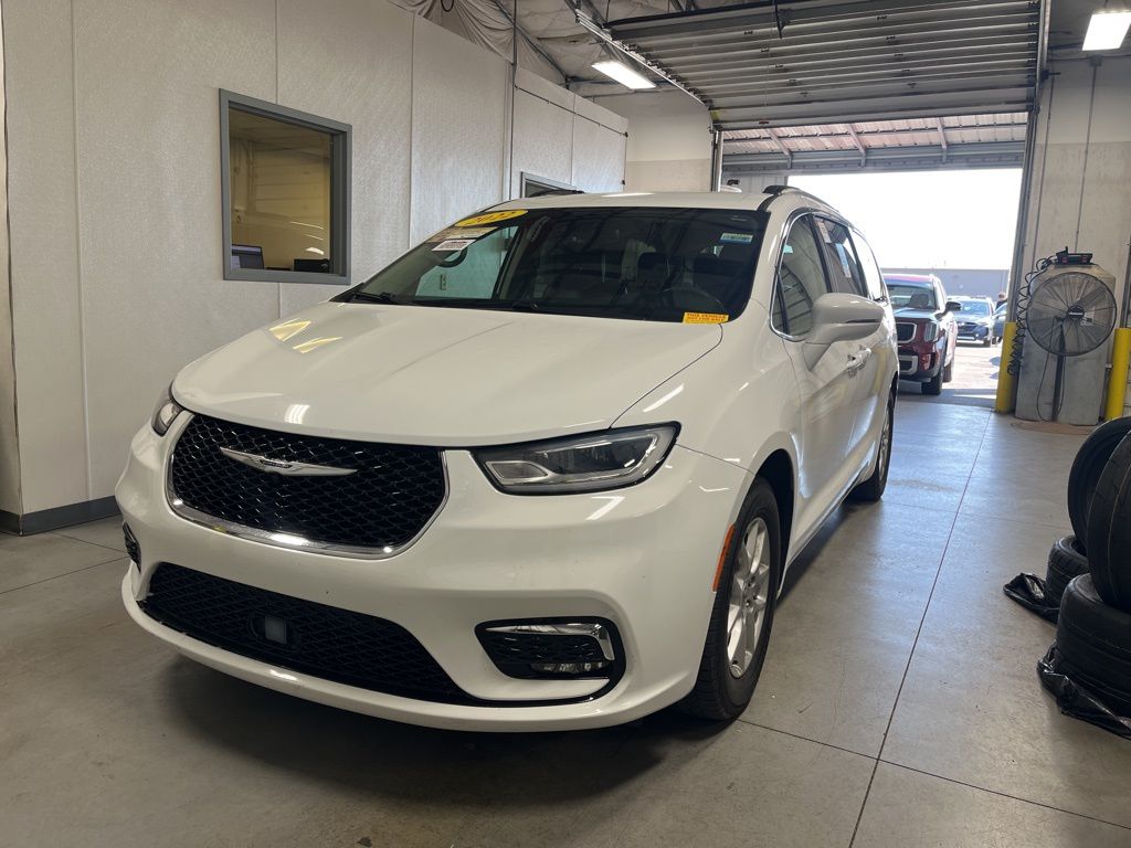 Bright White Clearcoat 2022 Chrysler Pacifica Touring L FWD Minivan Front-Wheel Drive 9-Speed Automatic