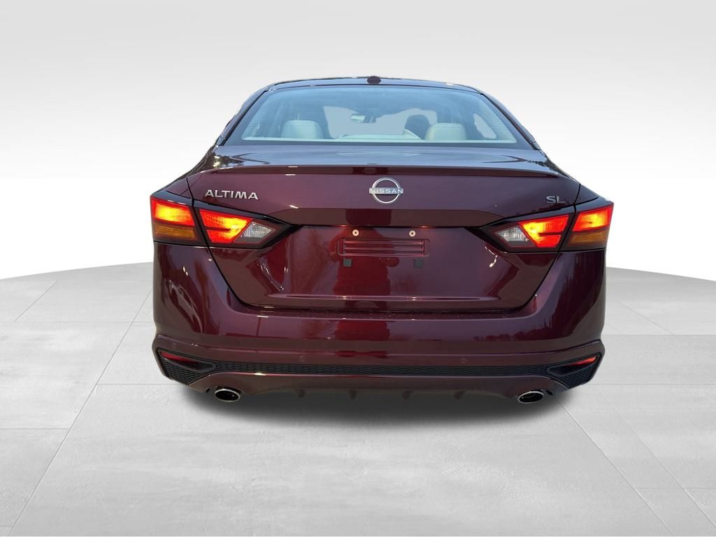 2025 Garnet Pearl Metallic Nissan Altima 2.5 SL FWD Sedan
