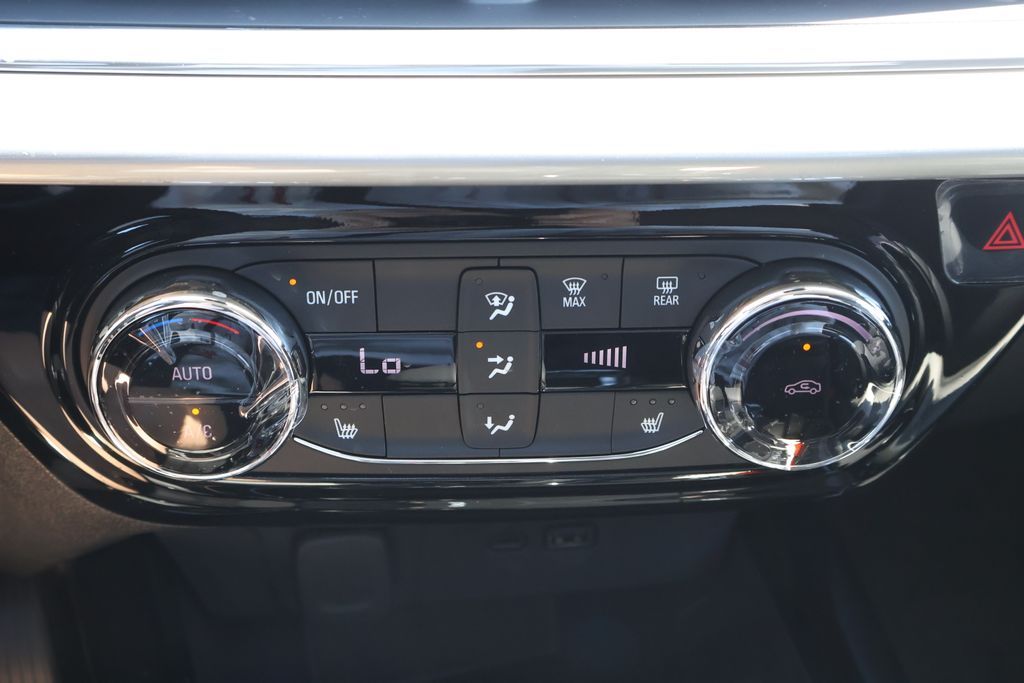 Thumbnail: 2026 Chevrolet Trax - 28