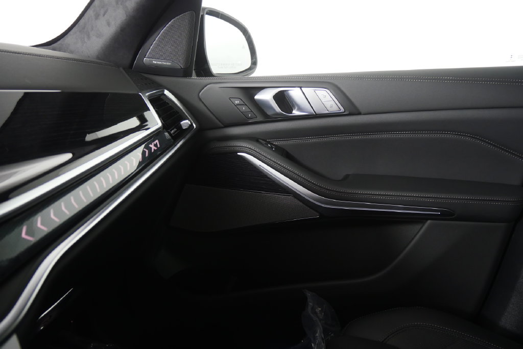 Thumbnail: 2027 BMW X7 - 24