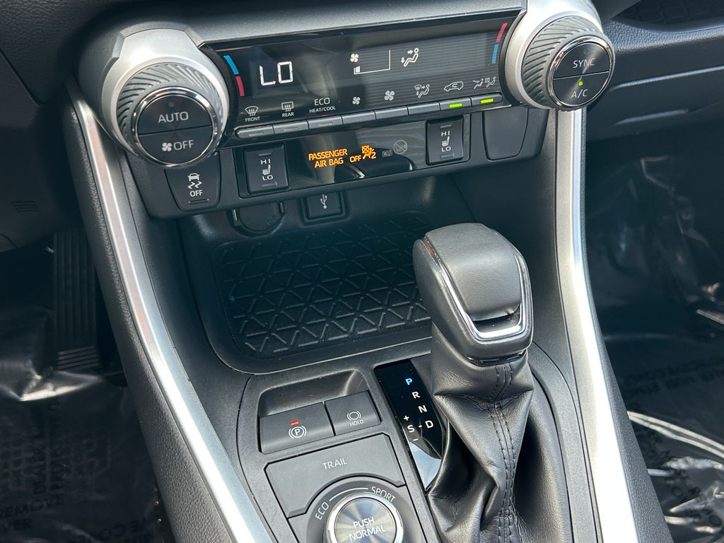 Thumbnail: 2021 Toyota RAV4 - 27