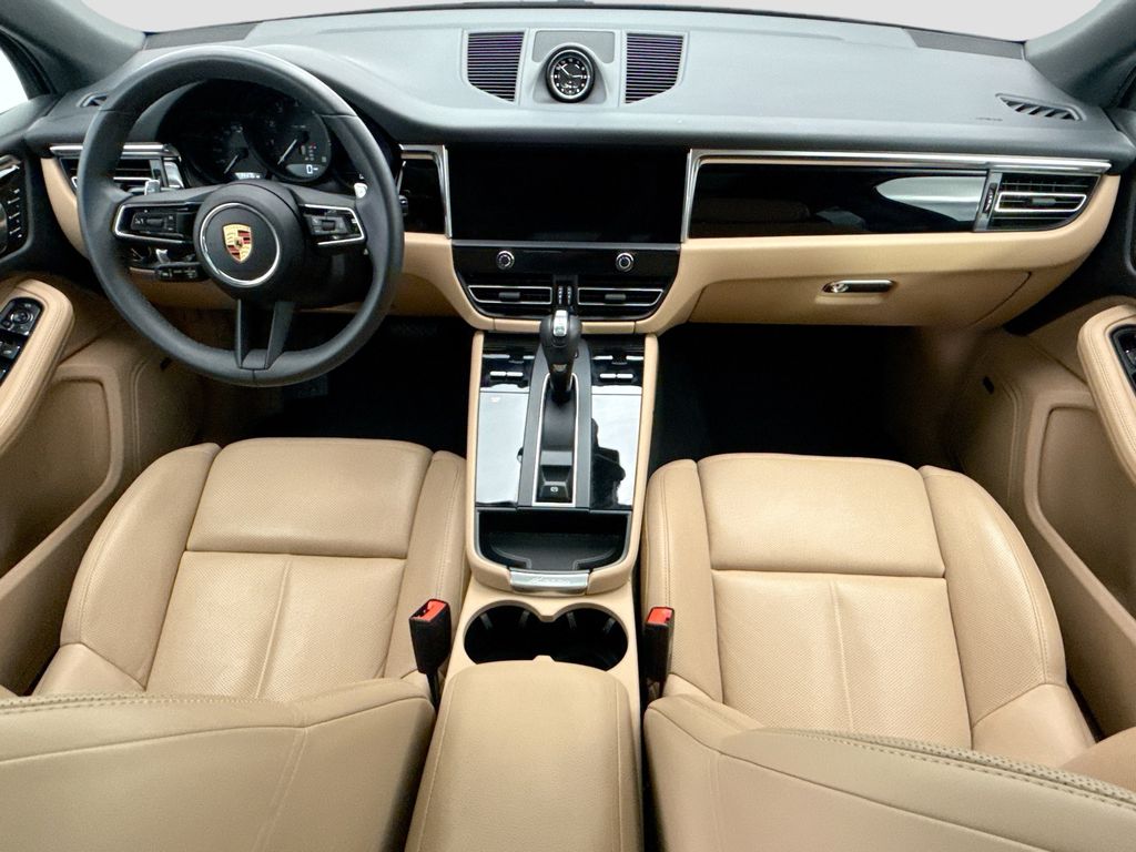 Thumbnail: 2025 Porsche Macan - 15