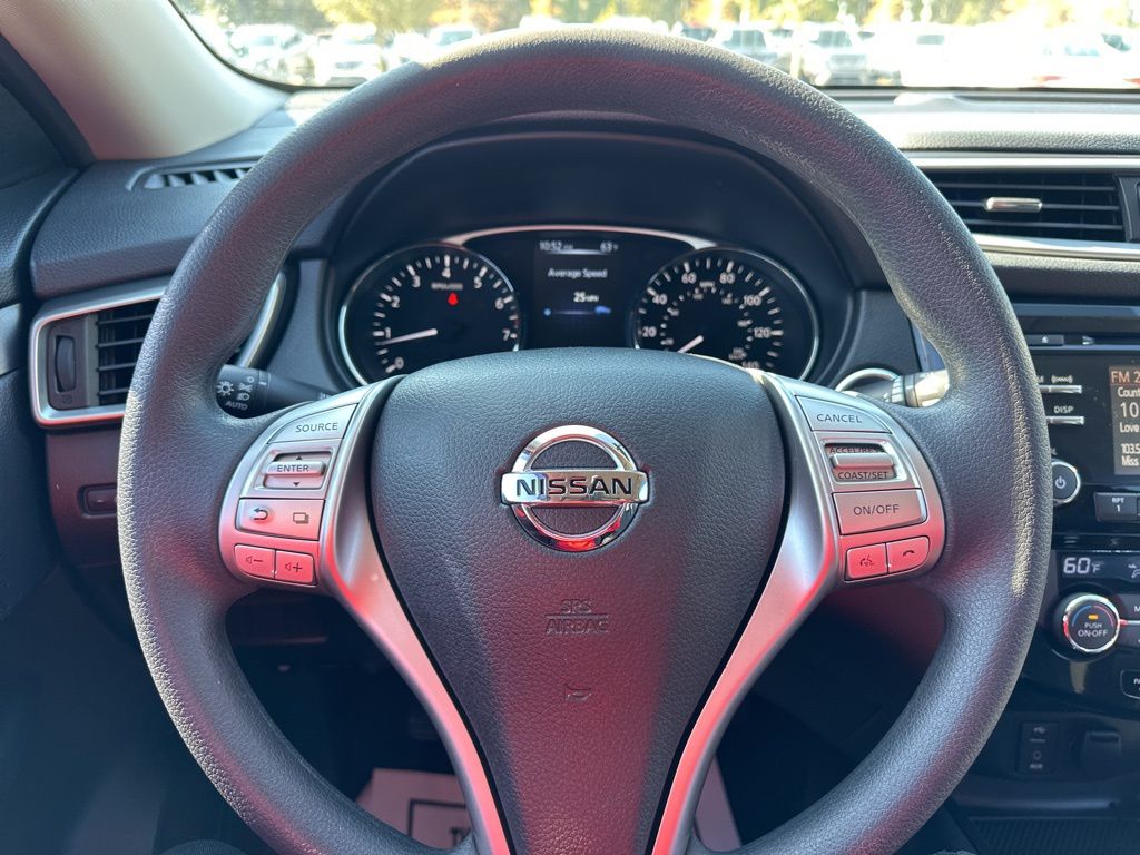 2015 Nissan Rogue SV 32