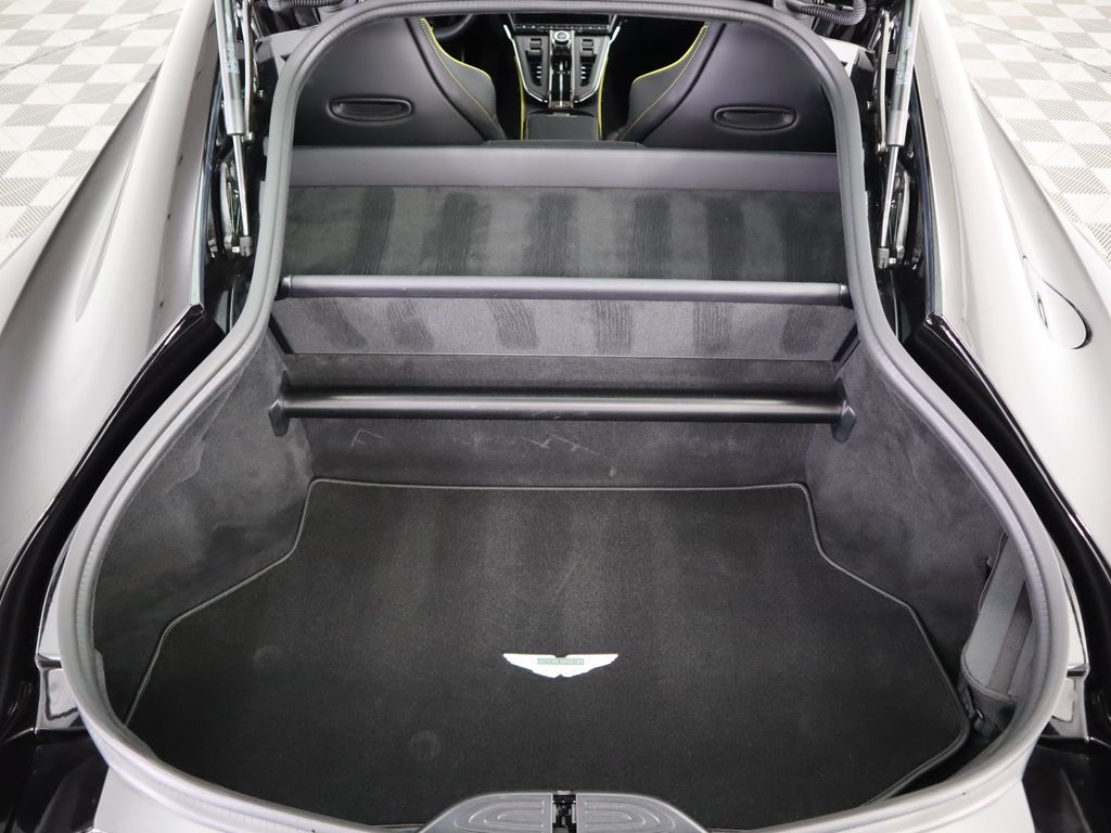 2025 Aston Martin Vantage  25
