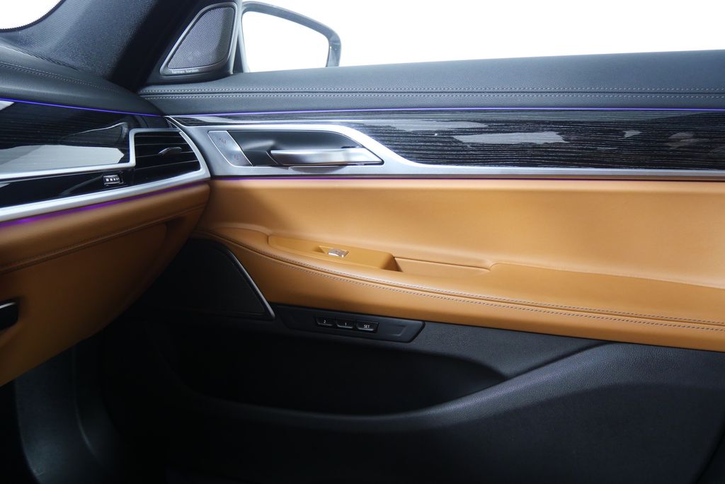 Thumbnail: 2022 BMW 7 Series - 28