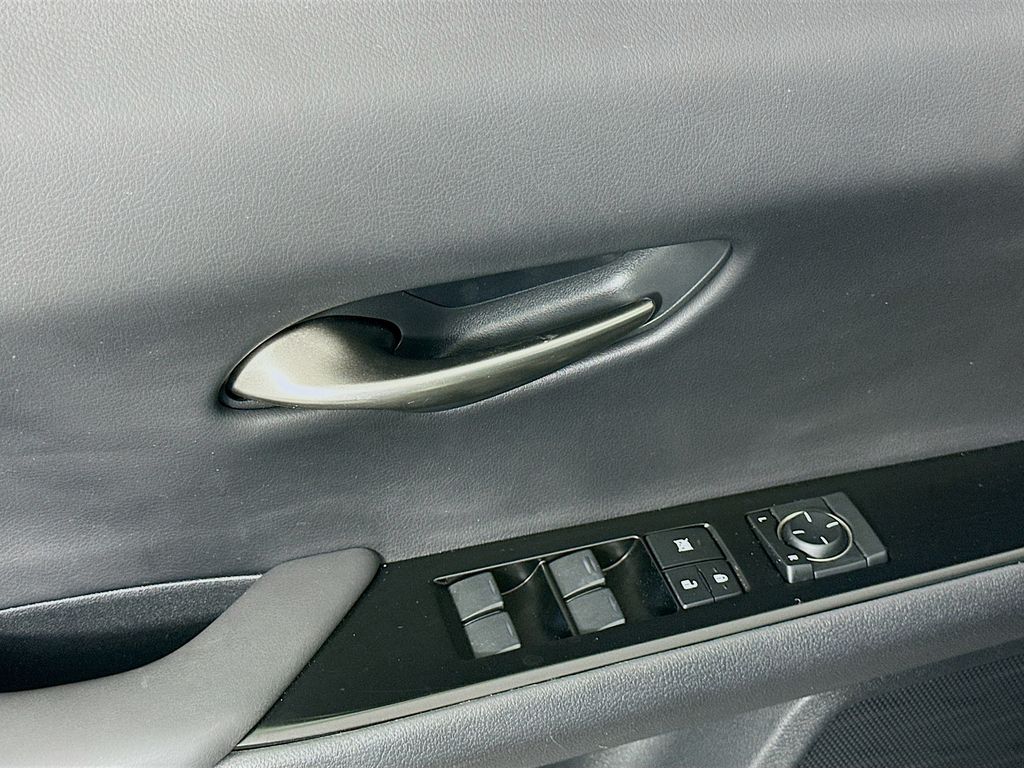 Thumbnail: 2021 Lexus UX - 18