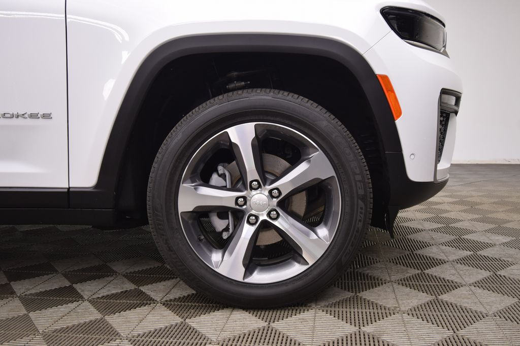 new 2026 Jeep Grand Cherokee car, priced at $45,429